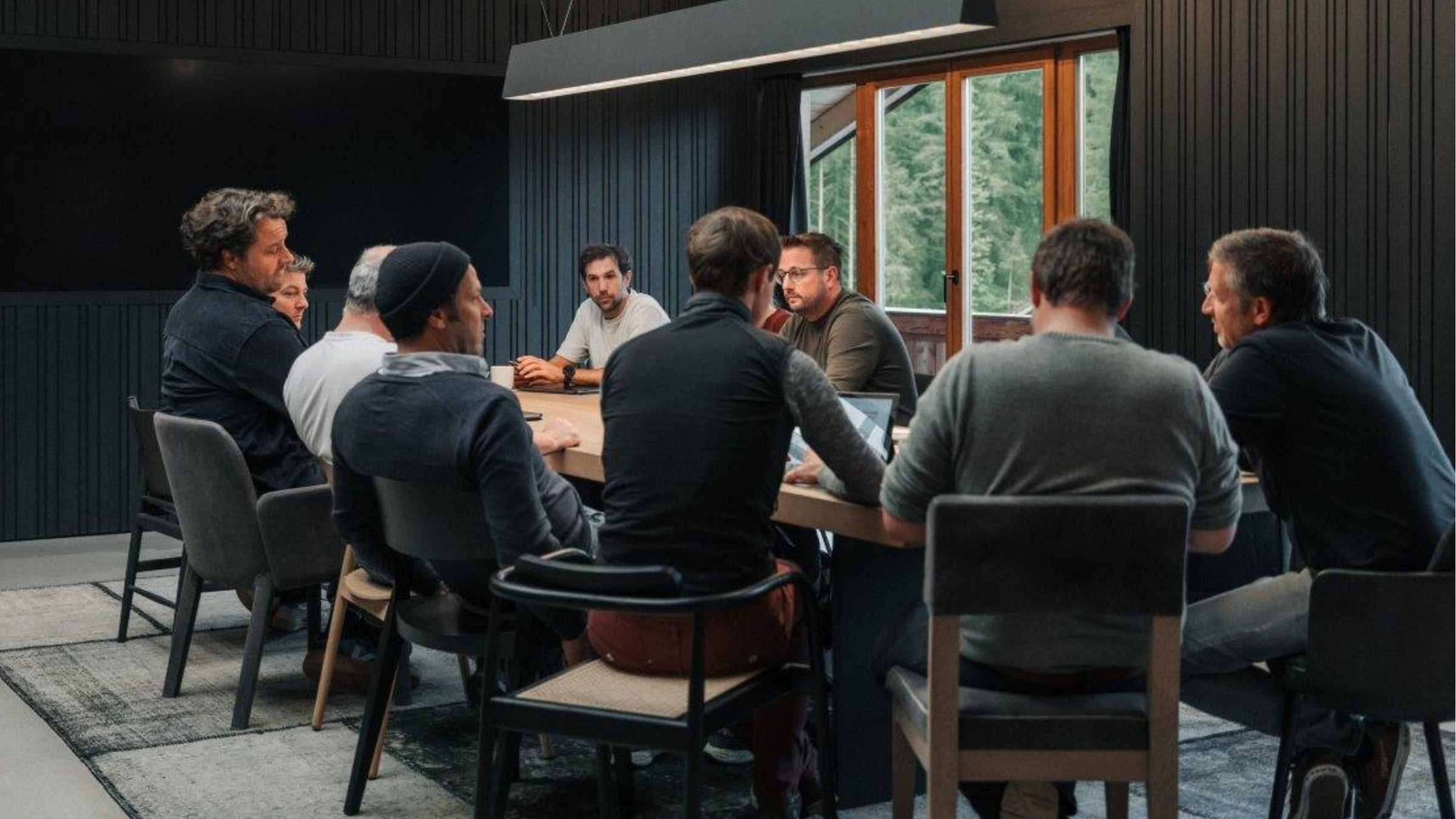 EHAM-Team im Meeting, direkte Abstimmung zwischen Planung und Fertigung
